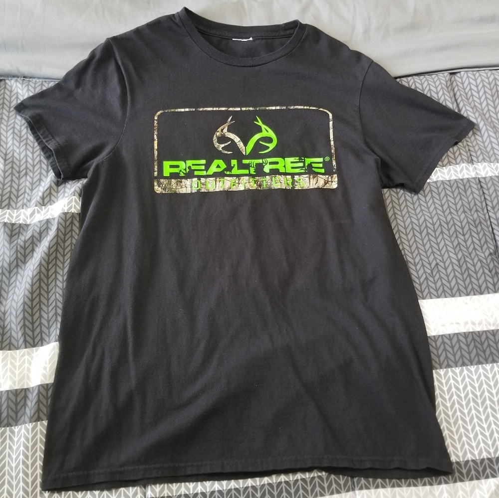 Black Medium Realtree Outfitters T-Shirt